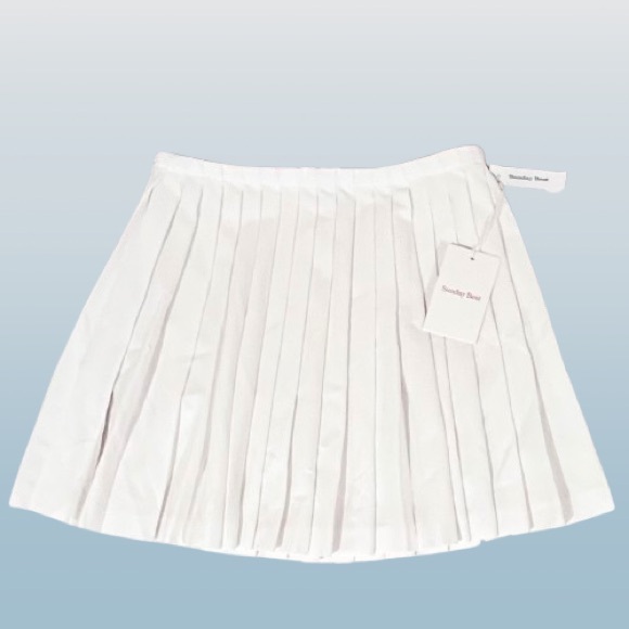 π- Aritzia Sunday Best- Epiphany White High Waisted Pleated Skirt. Size:4 - Picture 3 of 7